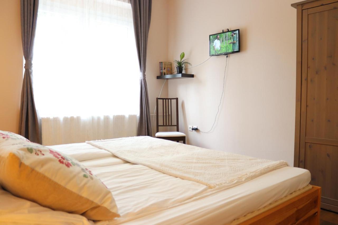 Grape&Wine Guesthouse Eger Exterior foto